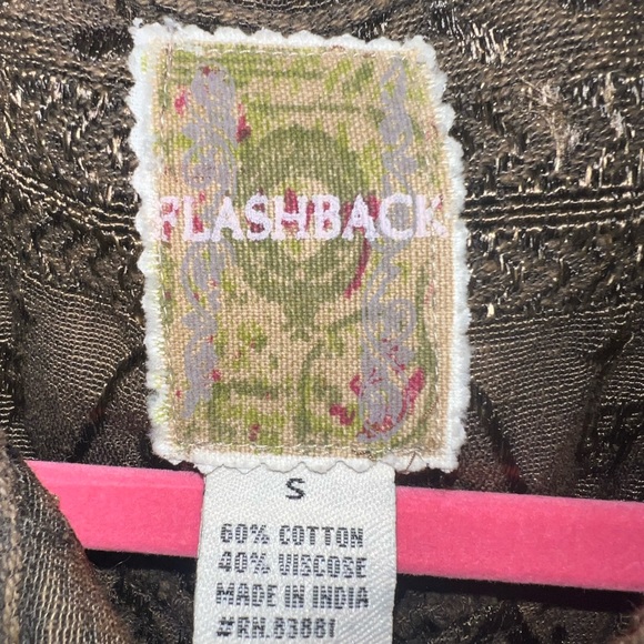 Gold Lace Sleeveless Vest - Picture 11 of 11